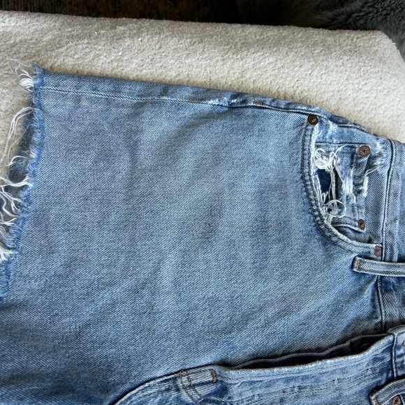 Agolde High Waisted Shorts in light denim - Picture 6 of 7